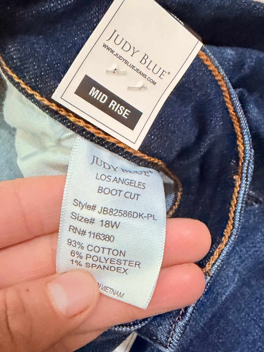 NWT Judy Blue Mid-Rise Bootcut Jeans - Size 18W - Picture 7 of 7